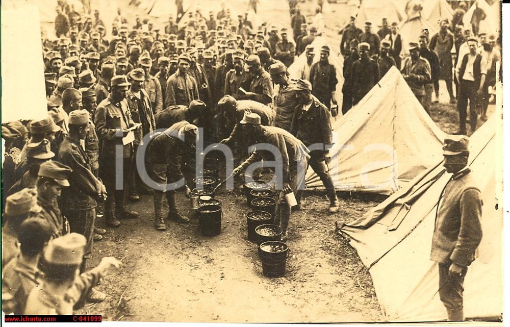 Cartolina originale da collezione 1940 Rancio ai prigionieri pro figli soldati FP NV RARA 1