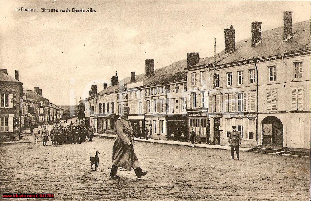 Cartolina originale da collezione 1916 LE CHESNE (ARDENNE) Parata di soldati CHARLEVILLE 1
