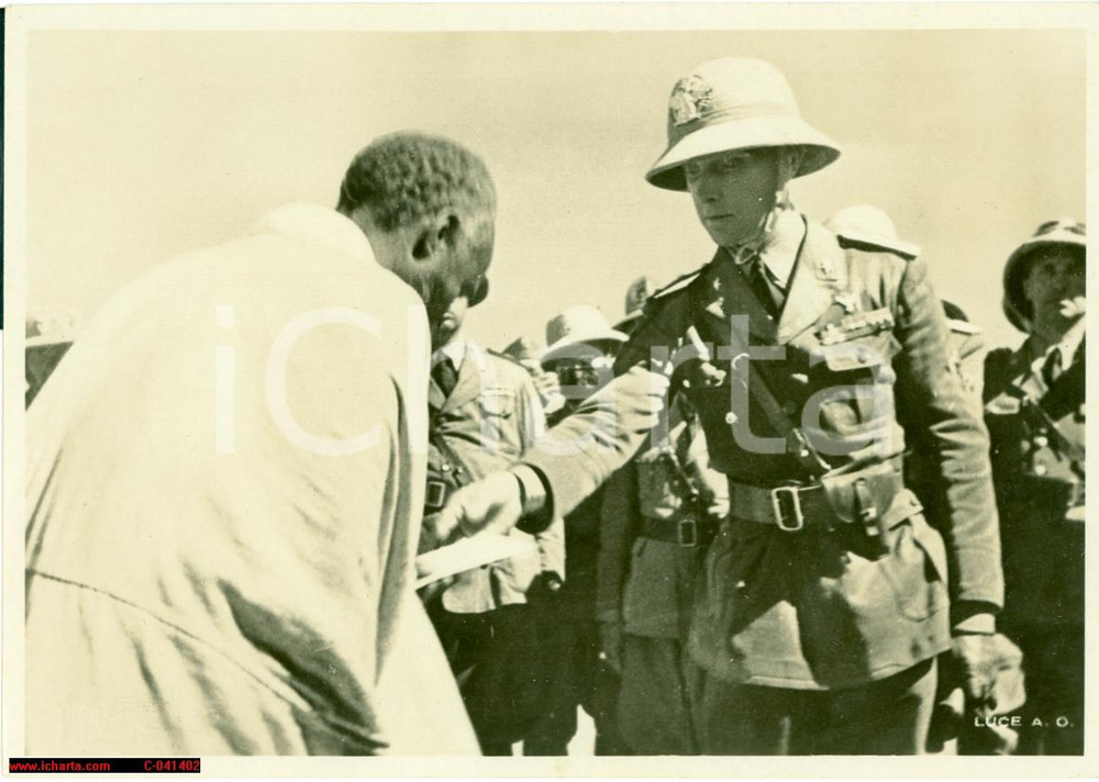 Fotografia d epoca originale 1936 ADUA ETIOPIA Duca di BERGAMO premia i mutilati Fotografia 1