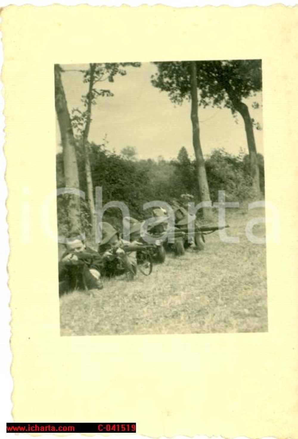 Fotografia d'epoca originale 1945 WW2 VALLE DI LANZO Partigiani con fucili spianati 1