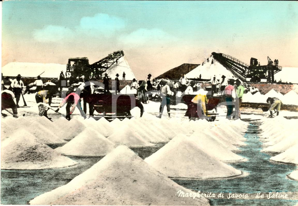 Cartolina originale da collezione 1960 MARGHERITA DI SAVOIA  Operai al lavoro alle saline 1
