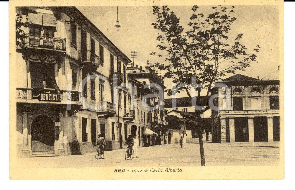 Cartolina originale da collezione 1931 BRA (CN) Piazza Carlo Alberto Cartolina ANIMATA FP VG 1