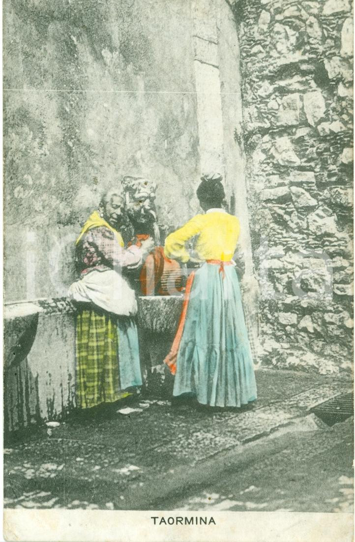 Cartolina originale da collezione 1908 TAORMINA ME Donne al lavello in costume tipico Cartolina FP VG 1