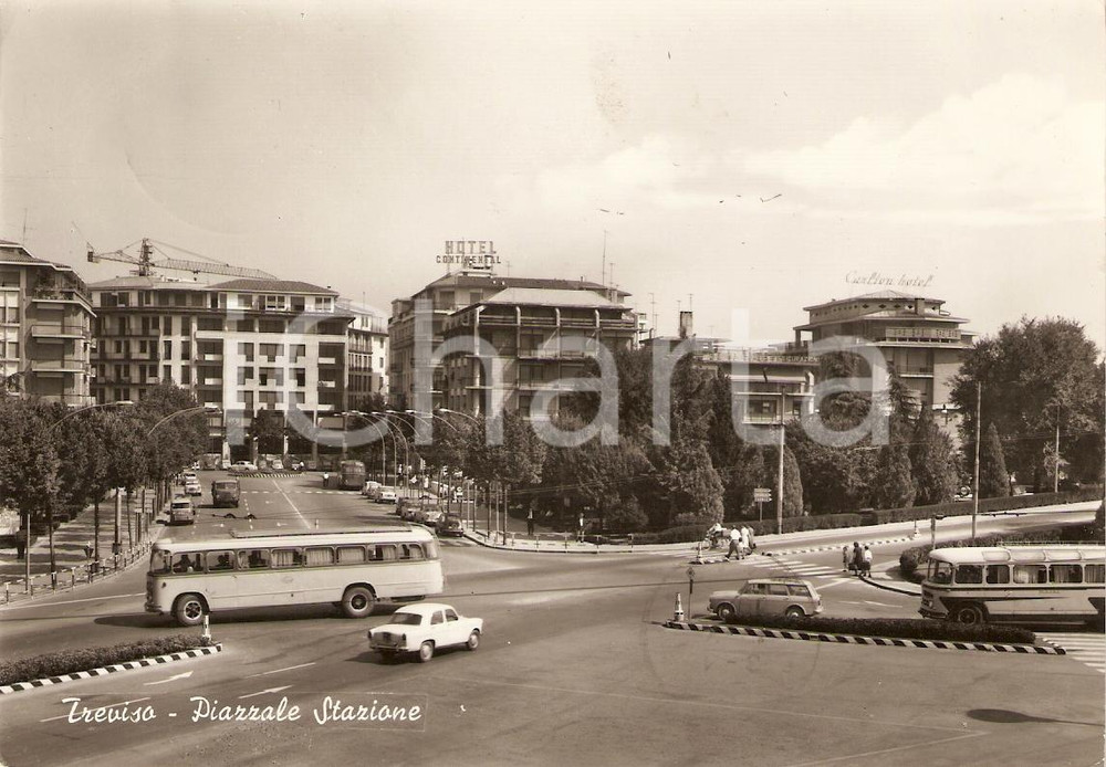 Cartolina originale da collezione 1965 TREVISO Corriere in Piazzale Stazione HOTEL CONTINENTAL Animata *Cartolina 1