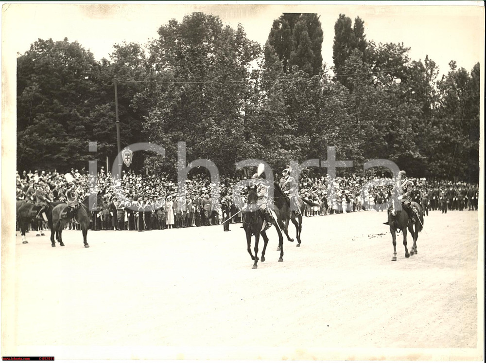 Fotografia d'epoca originale 1936 MILANO Adalberto di SAVOIA guida Brigata LEGNANO 1