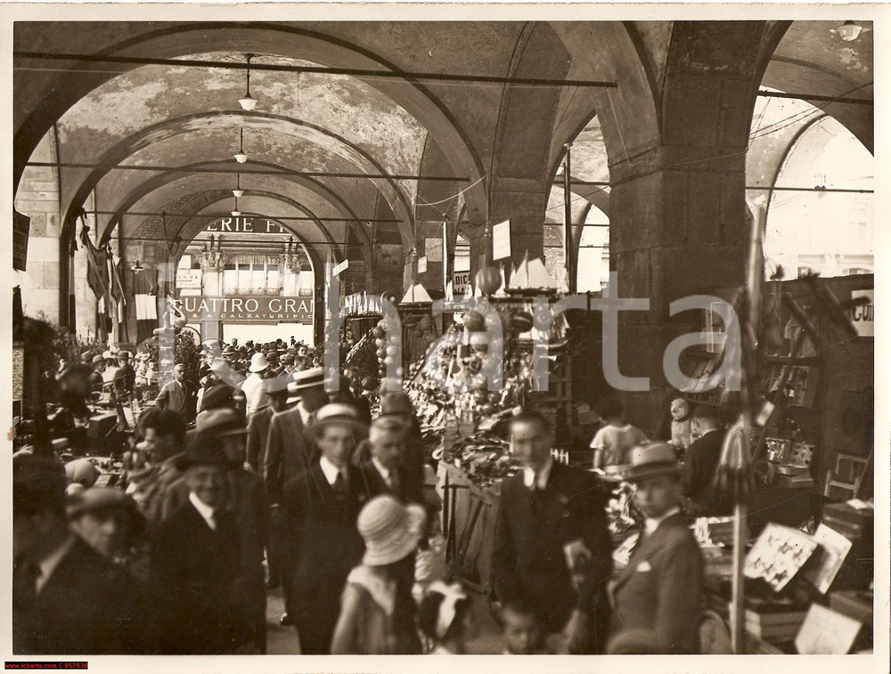 Fotografia d epoca originale 1932 MILANO Giornata del giocattolo LOGGIA DEI MERCANTI 1