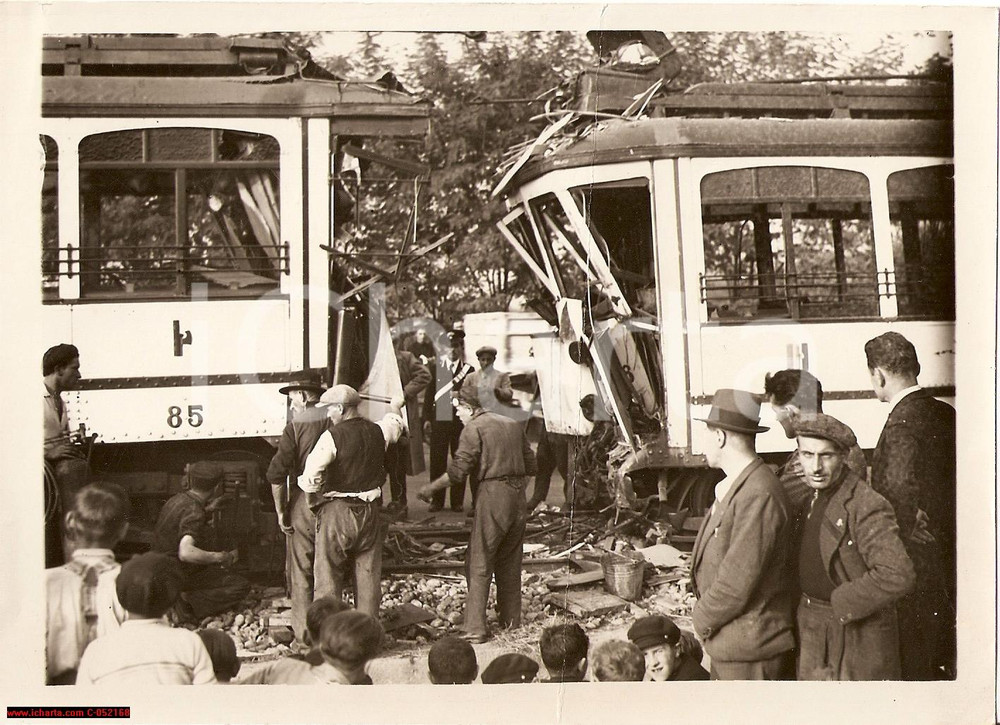 Fotografia d'epoca originale 1938 MILANO Scontro tra tram sulla linea STEL per DESIO 1