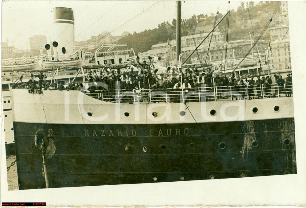Fotografia d'epoca originale 1935 GENOVA Nave NAZARIO SAURO parte per ERITREA 1