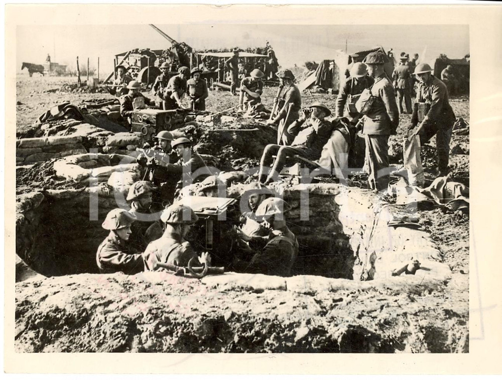 Fotografia d'epoca originale 1940 ca FRANCE WW2 Truppe britanniche scavano trincee al fronte *Fotografia 1