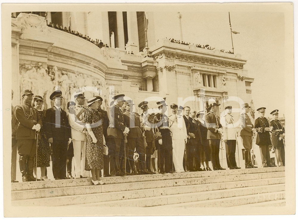 Fotografia d'epoca originale 1937 ROMA Delegati esteri assistono a manifestazione militare al MILITE IGNOTO 1
