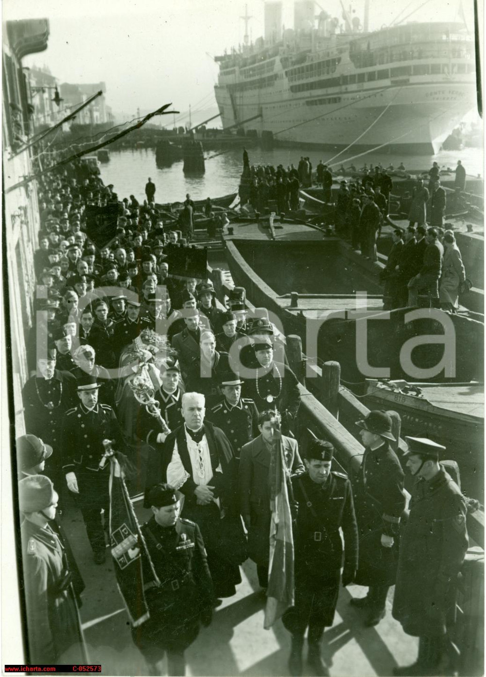 Fotografia d'epoca originale 1938 VENEZIA Sbarco salma Sandro SANDRI dal CONTE VERDE 1