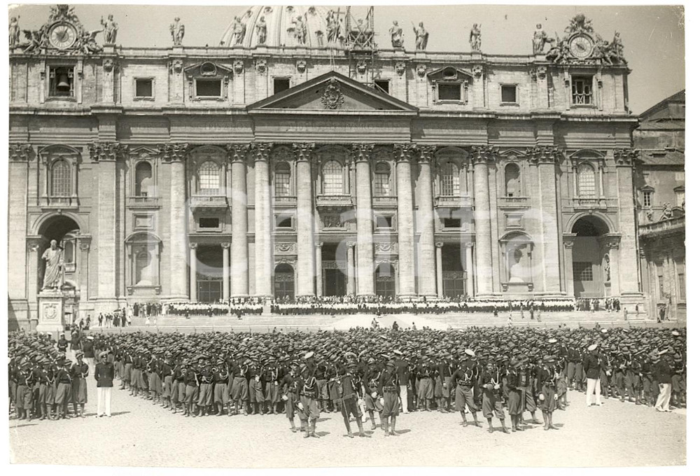 Fotografia d'epoca originale 1933 ROMA Avanguardisti schierati in PIAZZA SAN PIETRO *Fotografia 1