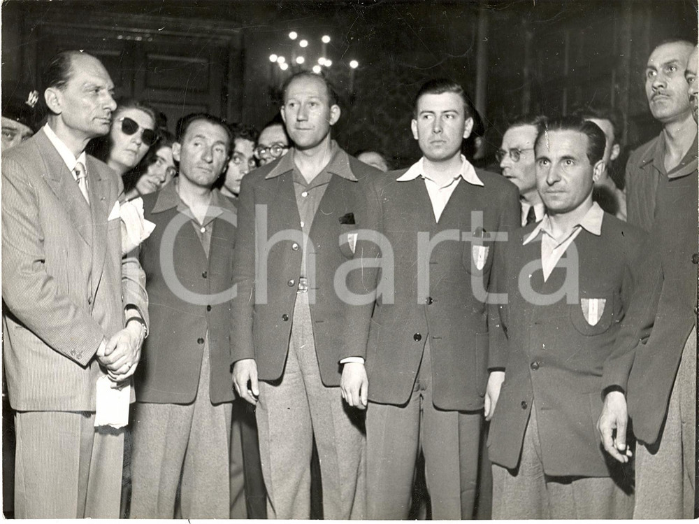 Fotografia d epoca originale 1950 ROMA Piero MONTAGNANI riceve la Nazionale Francese 1