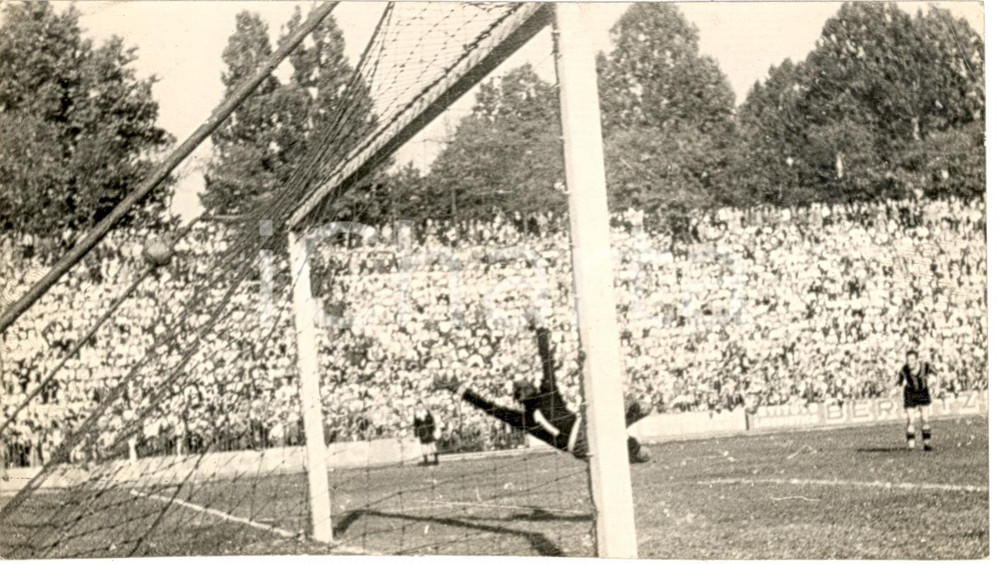 Fotografia d'epoca originale 1942 MILANO CALCIO INTER-TORINO Il goal di Attilio DEMARIA 1-0 *Foto 18x10 cm 1