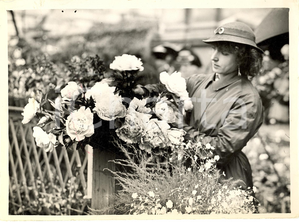 Fotografia d'epoca originale 1936 MILANO Mercato dei fiori in piazza SANT'ANGELO 1