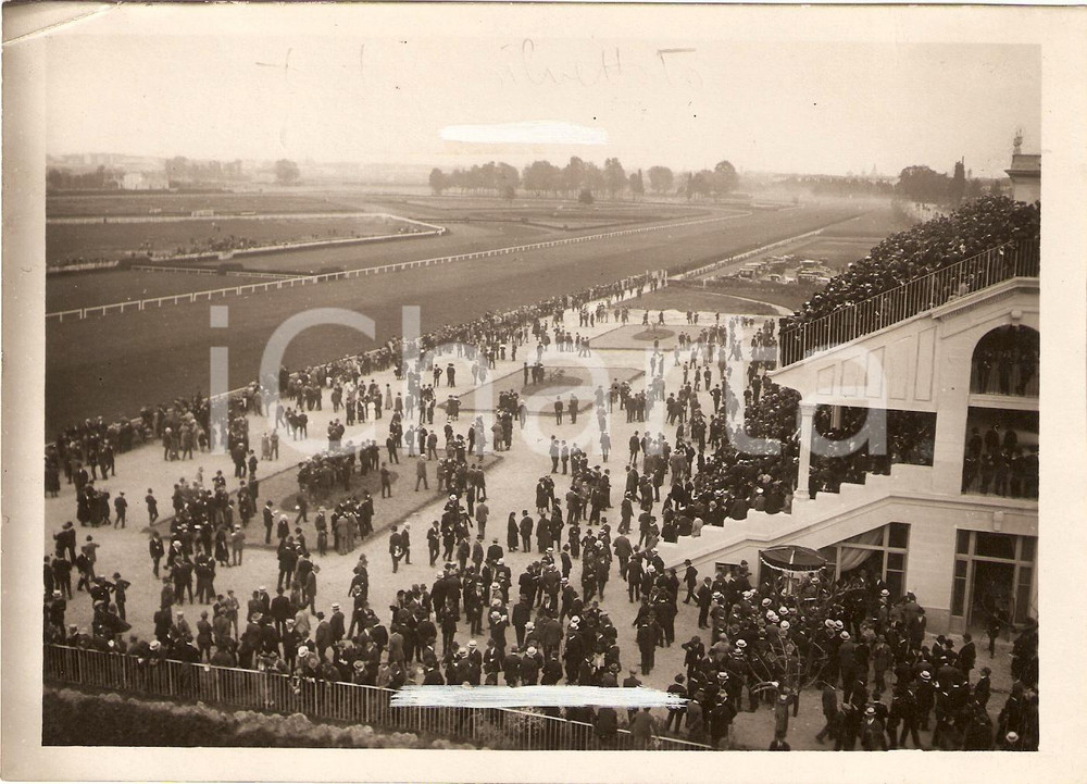 Fotografia d'epoca originale 1920 MILANO SAN SIRO La folla al PESAGE alle corse dell'ippodromo *Fotografia 1