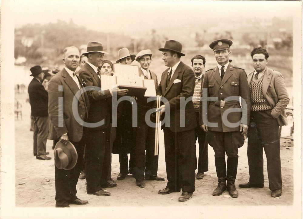 Fotografia d'epoca originale 1930 SANREMO Giovanni DE ALTERIS riceve primo premio gare di tiro al piccione 1
