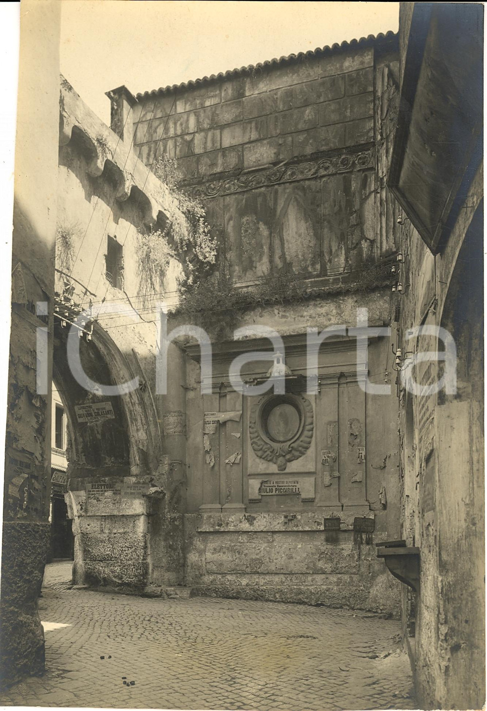 Fotografia d'epoca originale 1931 ROMA Tempio romano e manifesti elettorali ALINARI 1