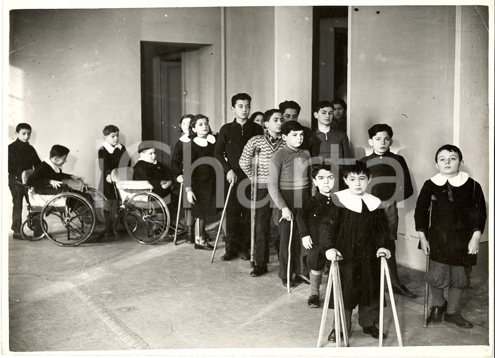 Fotografia d'epoca originale 1937 MILANO Processione dei bambini disabili VERA FOTO 1