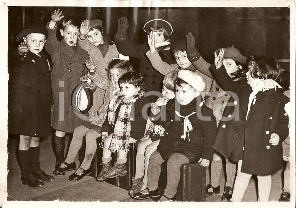 Fotografia d'epoca originale 1939 MILANO Ritorno delle famiglie emigrate in FRANCIA Fotografia 1