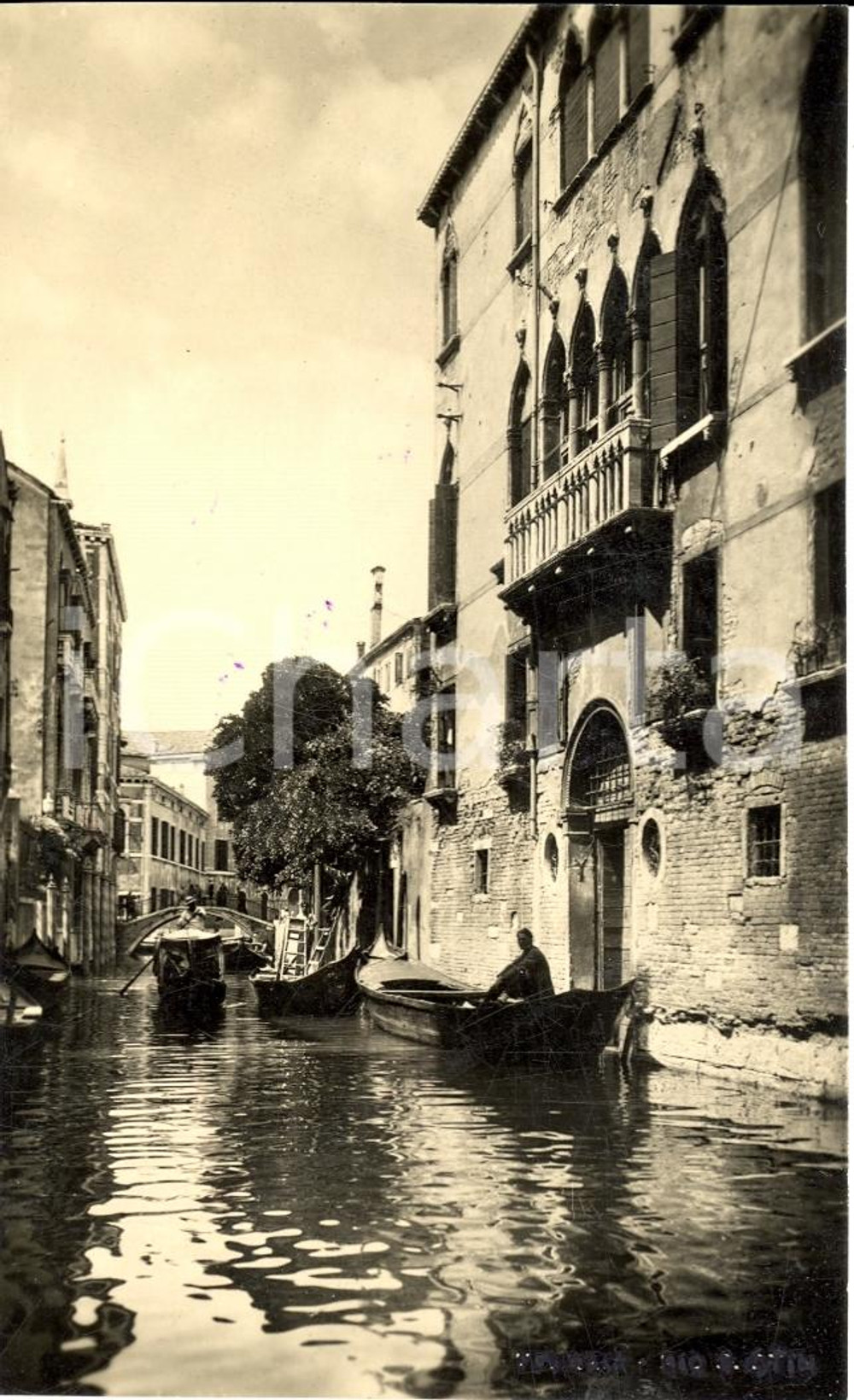 Fotografia d'epoca originale 1933 VENEZIA In gondola tra le calli vecchie *Fotocartolina FP NV 1