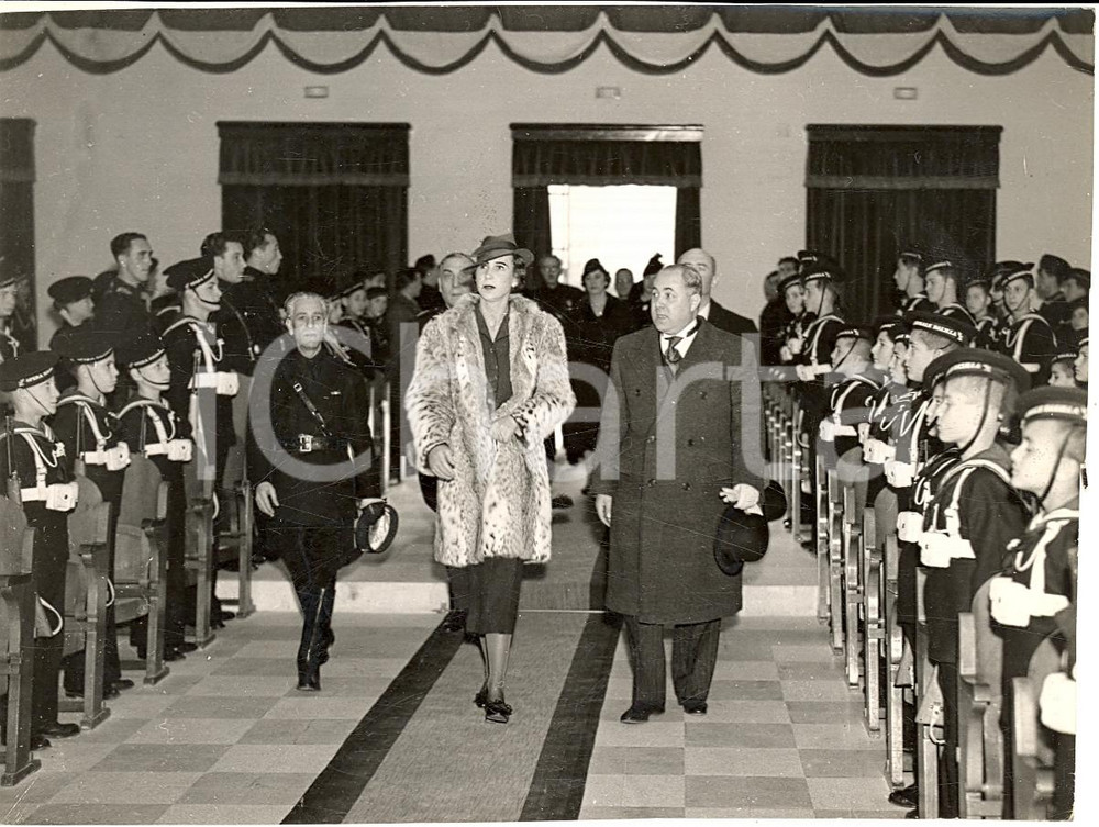 Fotografia d'epoca originale 1938 ROMA Maria di Piemonte visita Istituto IV Novembre 1