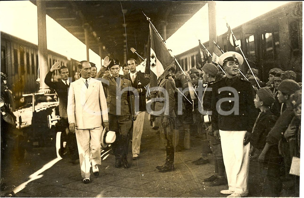 Fotografia d'epoca originale 1930 NAPOLI Avanguardisti Italiani all'estero ripartono *Fotografia DANNEGGIATA 1