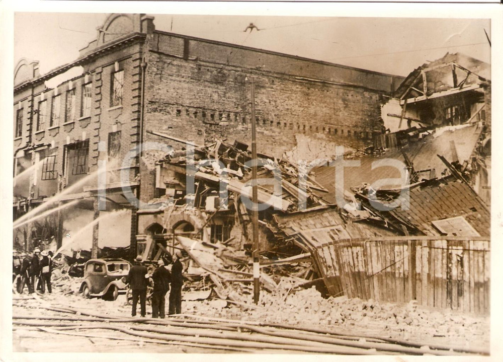 Fotografia d'epoca originale 1940 WW2 SOUTHAMPTON Pompieri contro incendio magazzino 1