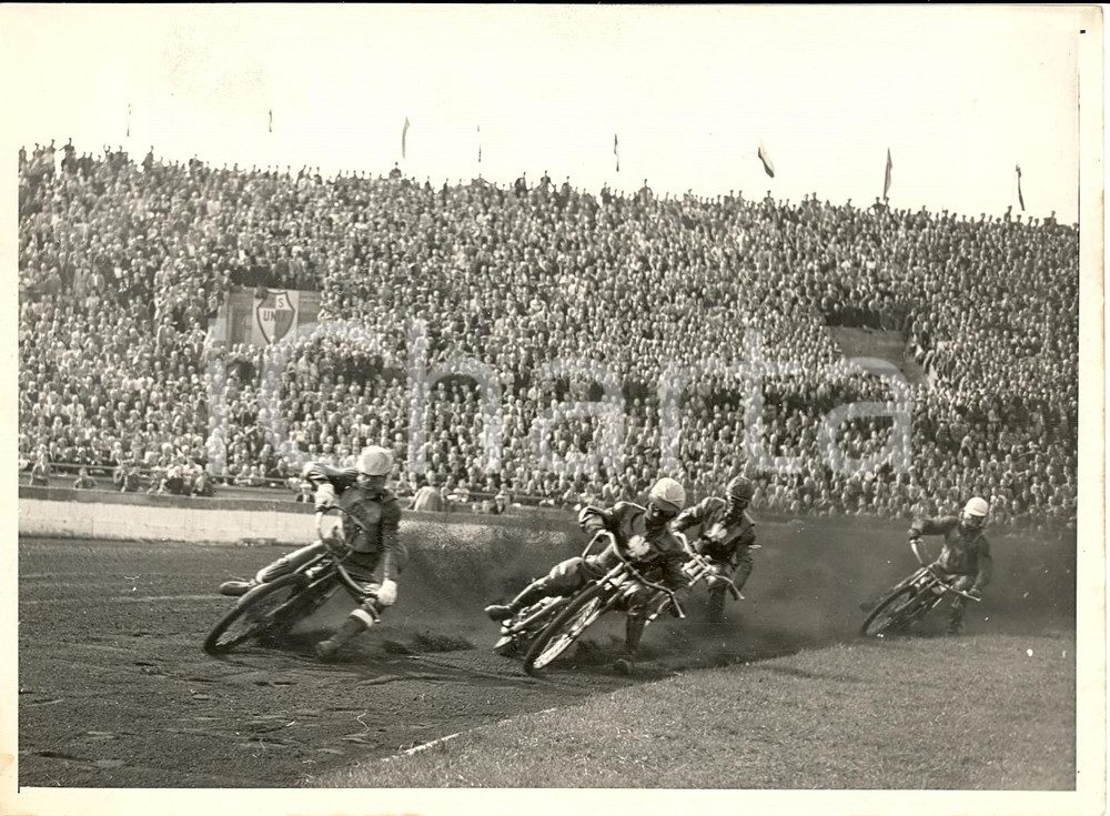 Fotografia d'epoca originale 1954 VARSAVIA Motociclismo SVEZIA in testa su POLONIA 1