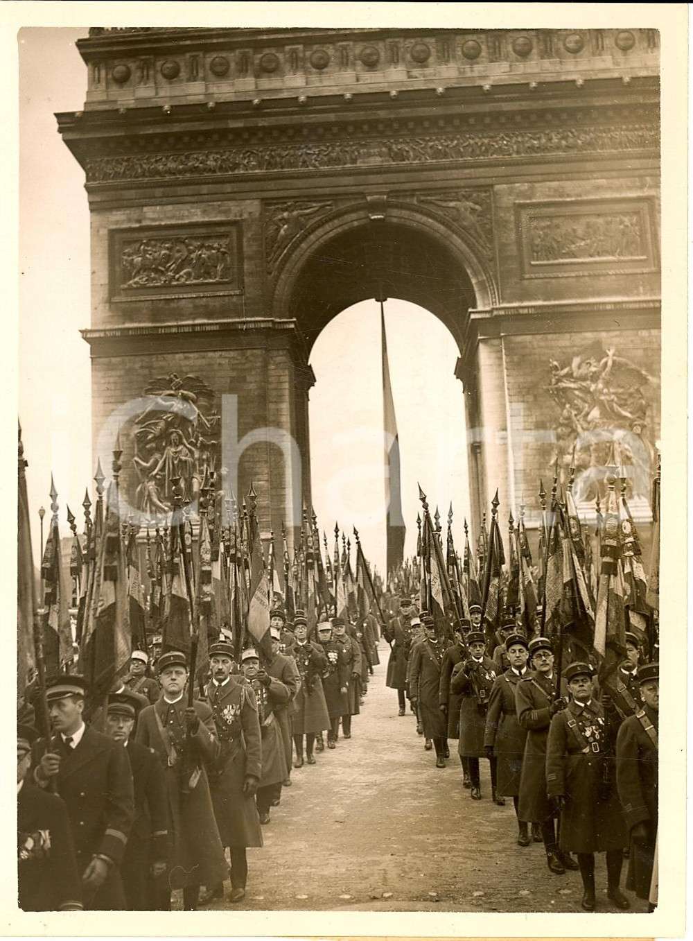 Fotografia d epoca originale 1938 PARIGI F CHAMPS ELYSEES Bandiere Reggimenti celebrano armistizio Foto 1