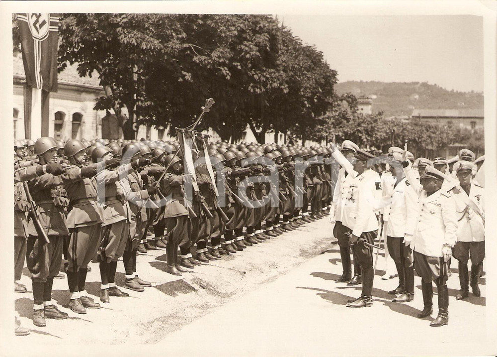 Fotografia d'epoca originale 1938 LA SPEZIA Viktor LUTZE e formazioni SA salutano 55Â° Battaglione MVSN *Foto 1