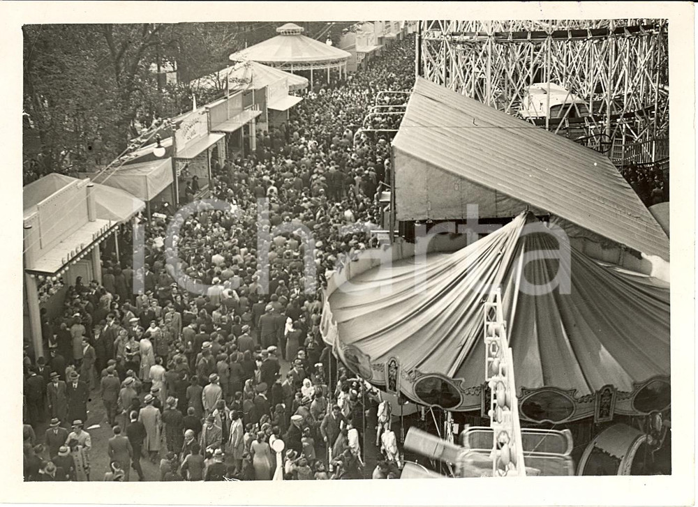 Fotografia d epoca originale 1938 MILANO Folla a Fiera dell Agricoltura Parco giochi FOTOGRAFIA 1