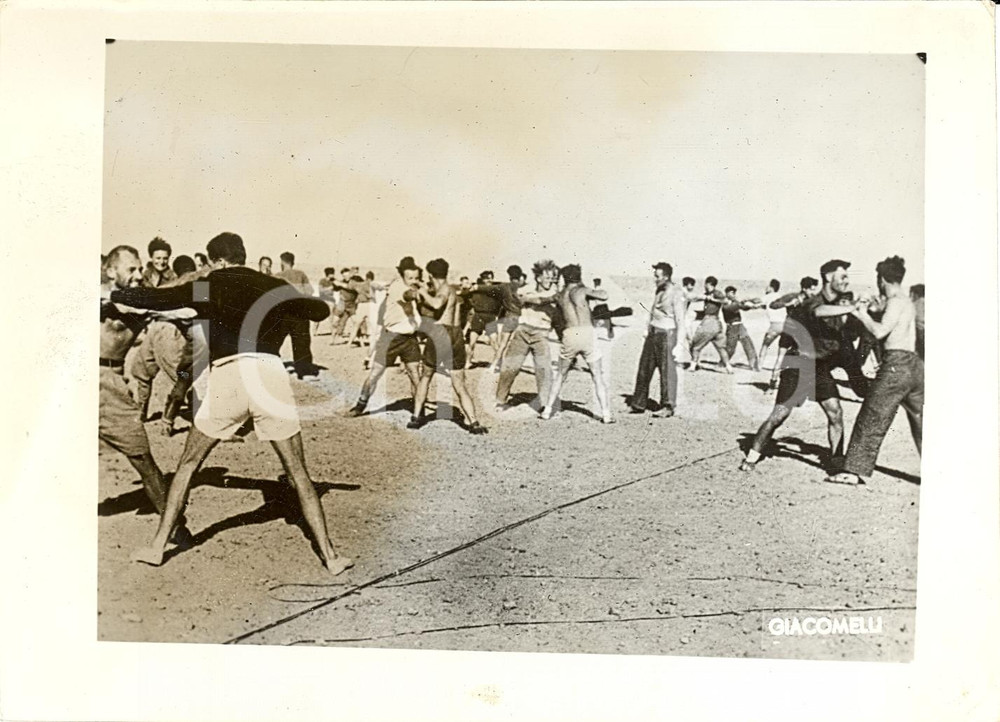 Fotografia d'epoca originale 1941 CIRENAICA (LIBIA) Pugilato tra aviatori nel deserto *Fotografia 1