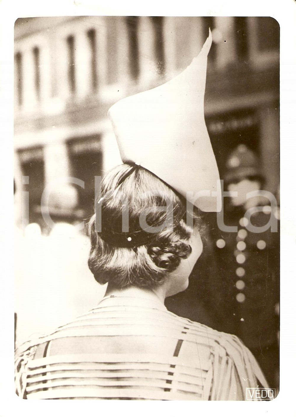 Fotografia d'epoca originale 1939 ROMA Cappellini mondani per campi da corsa *Moda 1