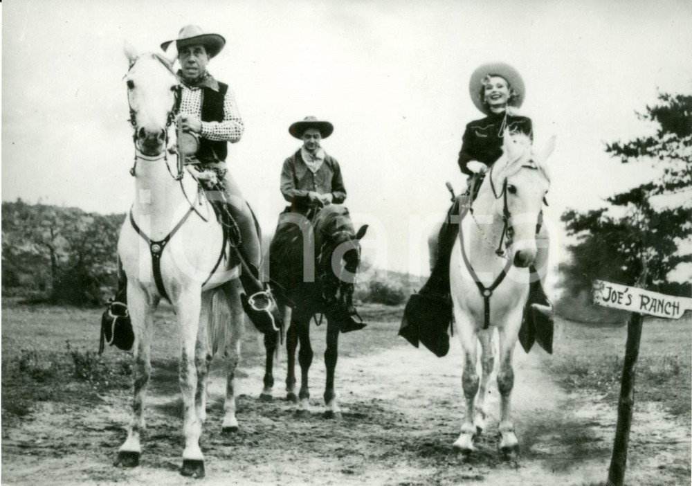 Fotografia d'epoca originale 1953 NEMICO PUBBLICO N. 1 Scena FERNANDEL Zsa Zsa GABOR 1