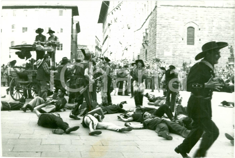 Fotografia d'epoca originale 1960 ca FIRENZE Spettacolo di cowboy e indiani con carro *Fotografia 1
