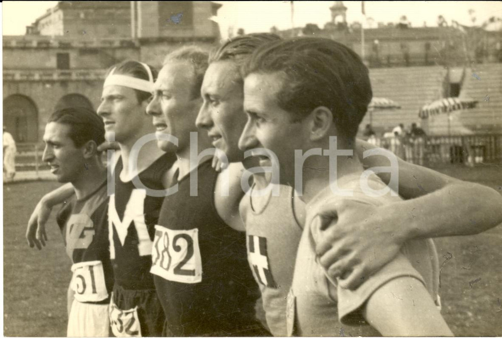 Fotografia d'epoca originale 1935 ca MILANO ARENA LITTORIALI Littori schierati dopo la gara *Fotografia 1