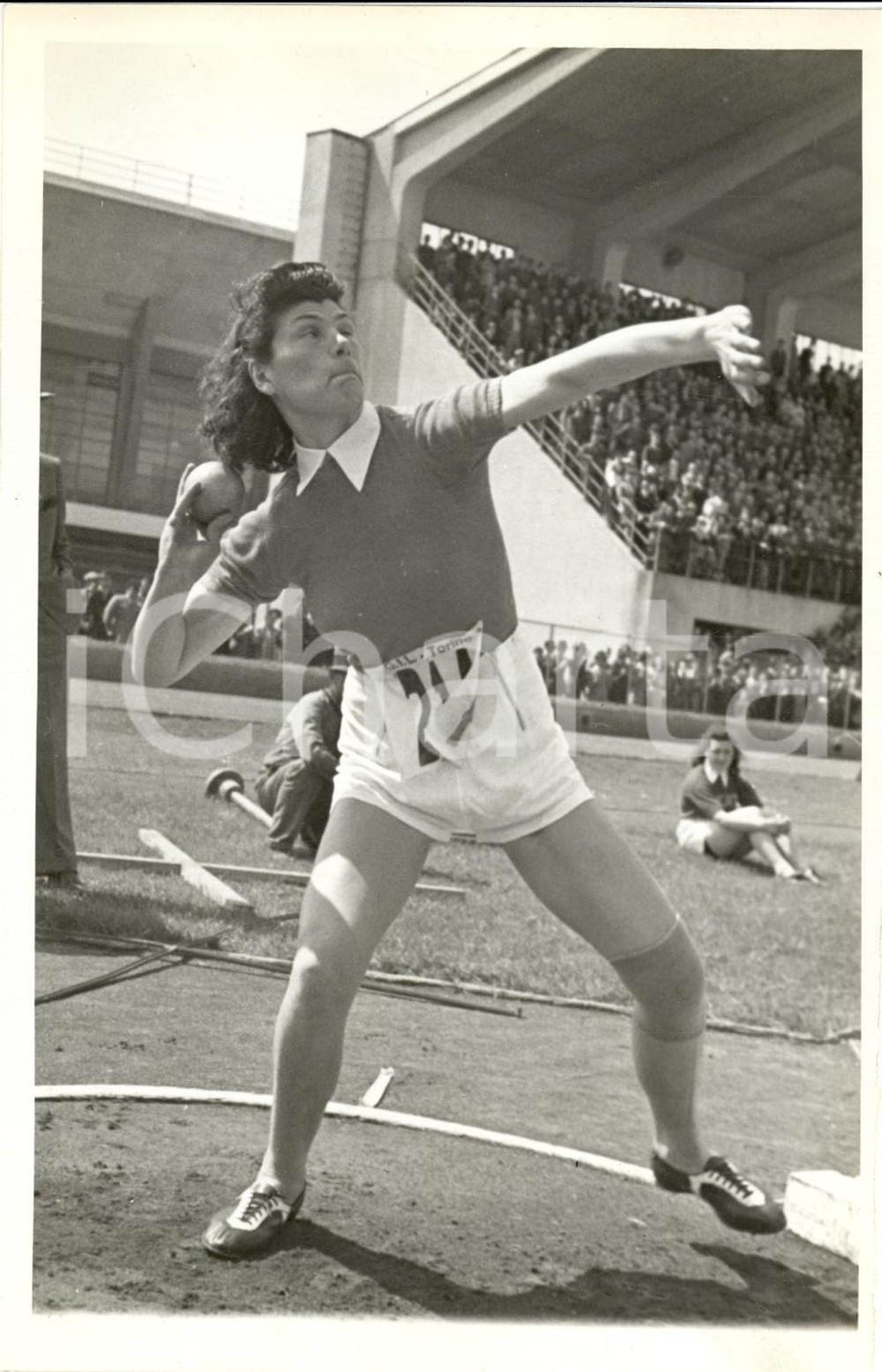 Fotografia d'epoca originale 1941 TORINO Vincitrice getto del peso per GIL TORINO 1