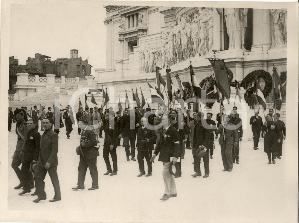 Fotografia d'epoca originale 1929 ROMA Anniversario Intervento - Ex combattenti all'Altare della Patria *Foto 1