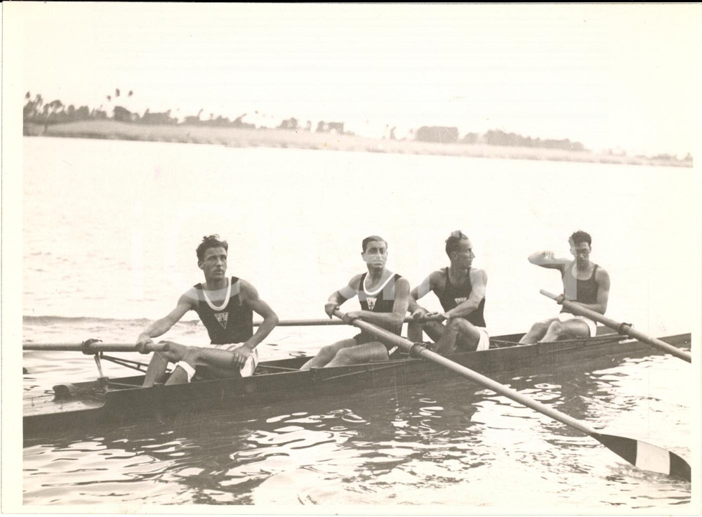 Fotografia d'epoca originale 1935 ca MILANO Canottaggio Littori di FIRENZE in finale 1