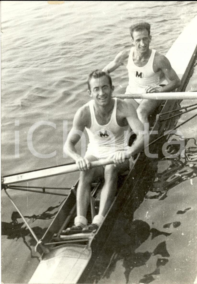 Fotografia d epoca originale 1941 PALLANZA Canottaggio Squadra a due del GUF MILANO 1