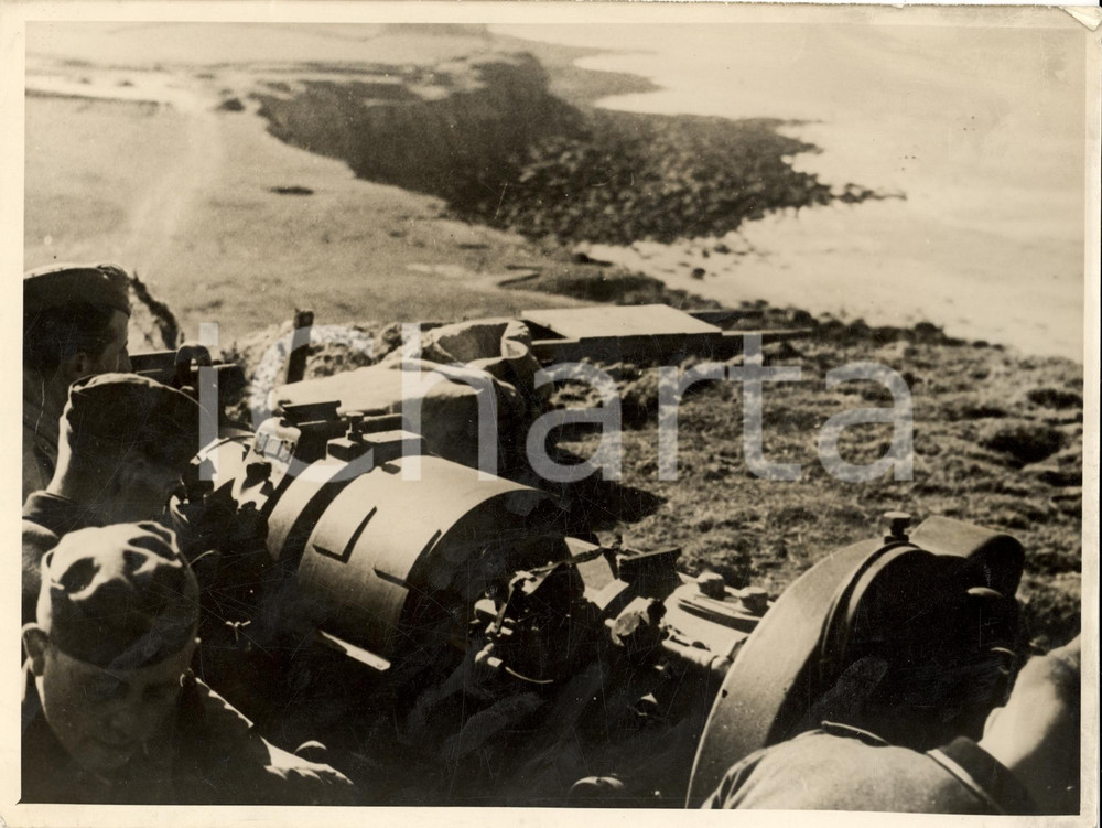 Fotografia d'epoca originale 1940 KANALKUSTE (NORMANDIE) WW2 FlaK contraerei tedeschi con manometro *FOTO 1