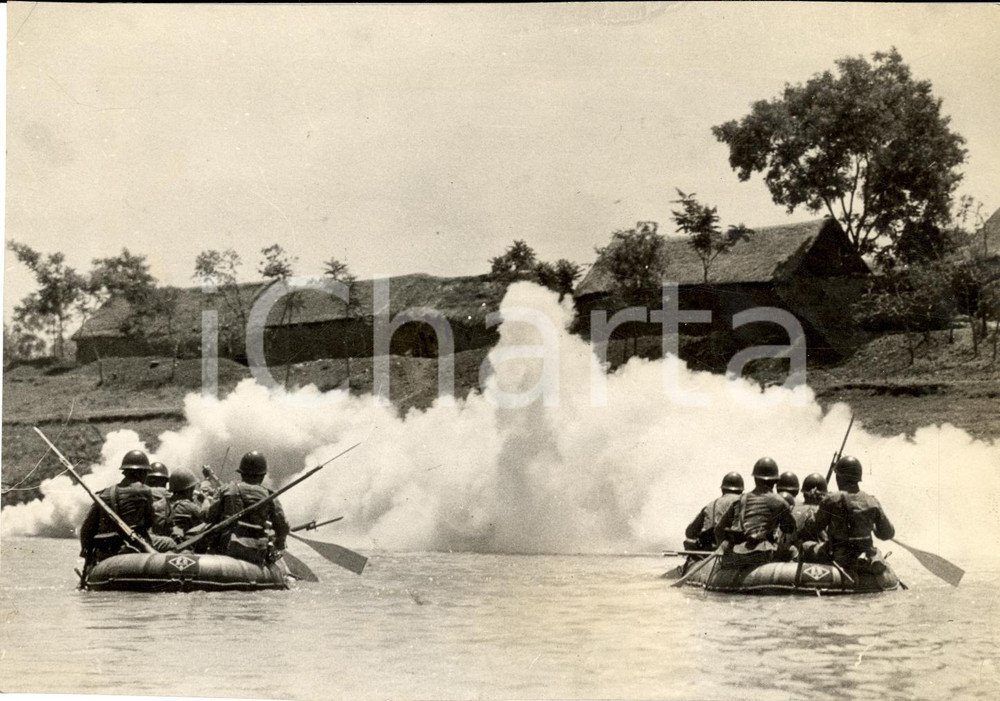 Fotografia d epoca originale 1938 CINA Giapponesi all assalto via fiume sui gommoni 1