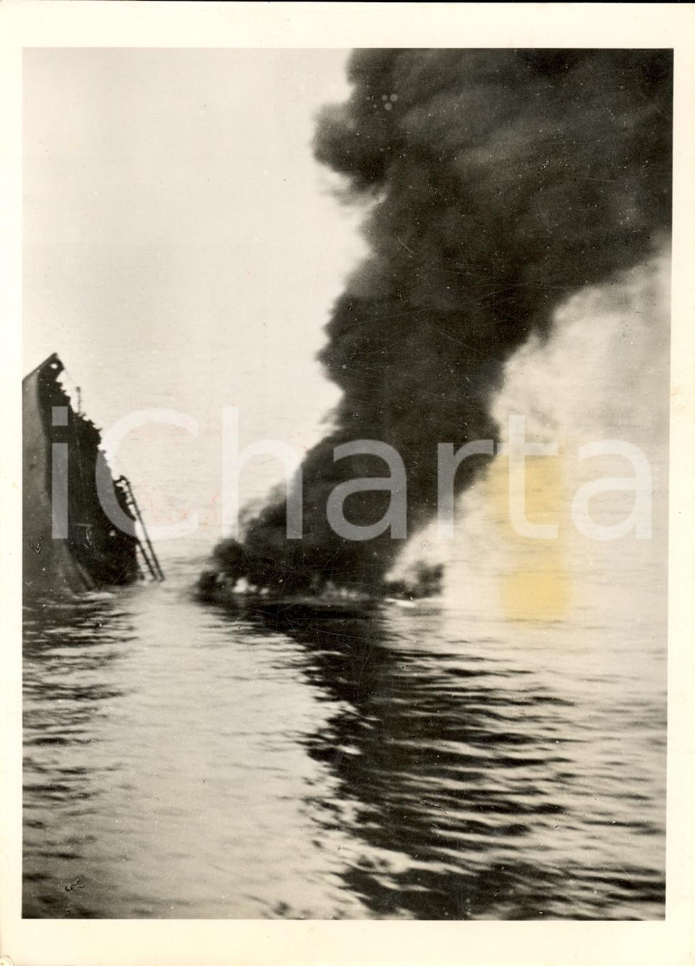 Fotografia d epoca originale 1941 CANALE DI SAN GIORGIO UK WW2 Luftwaffe affonda petroliera britannica 1