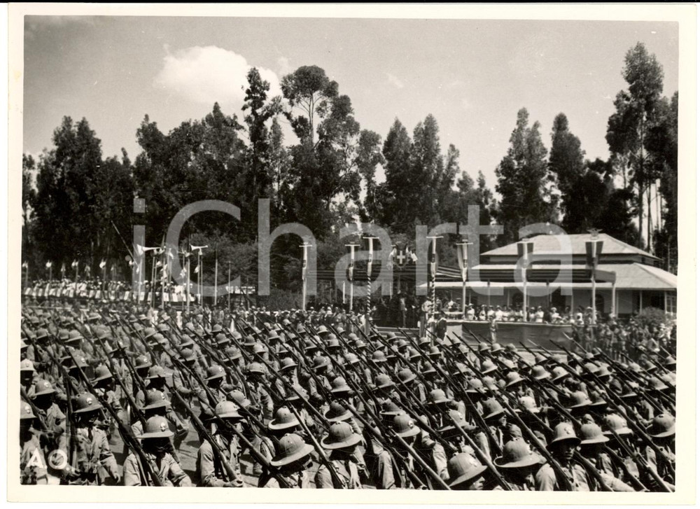 Fotografia d epoca originale 1938 ADDIS ABEBA ETIOPIA AOI Rivista militare di fronte ad autoritÃ  FOTOGRAFIA 1