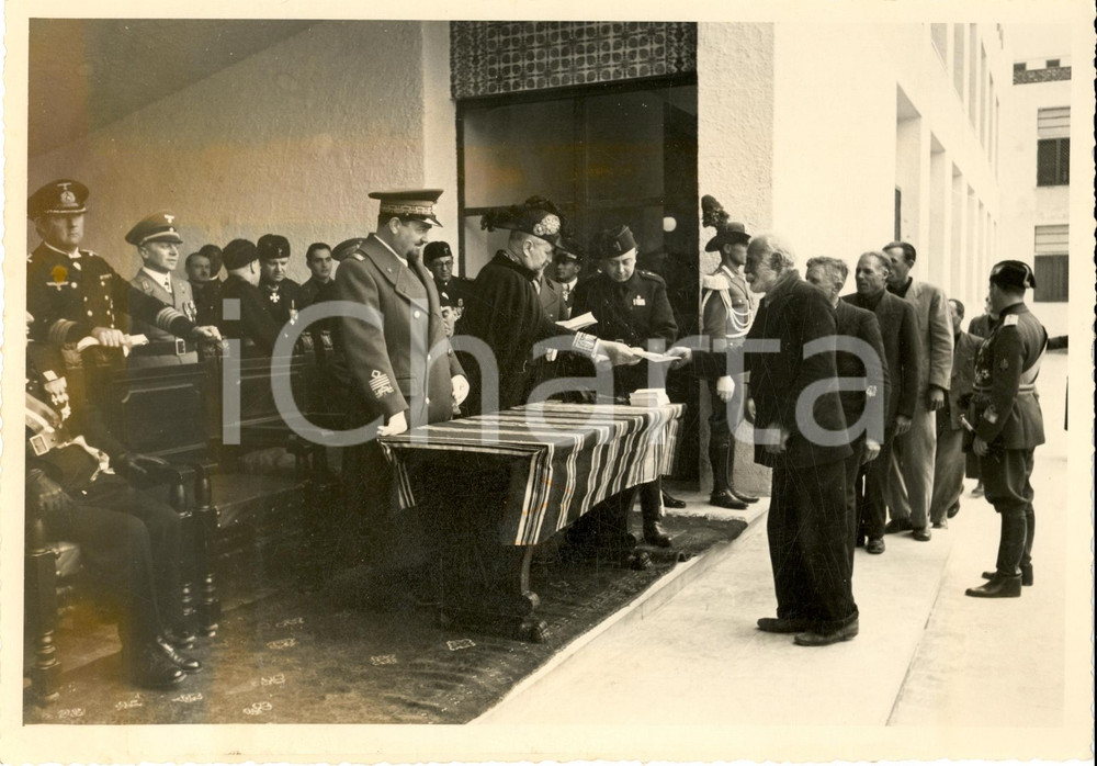 Fotografia d epoca originale 1938 TRIPOLI Italo BALBO Giuseppe VOLPI ricevono coloni 1