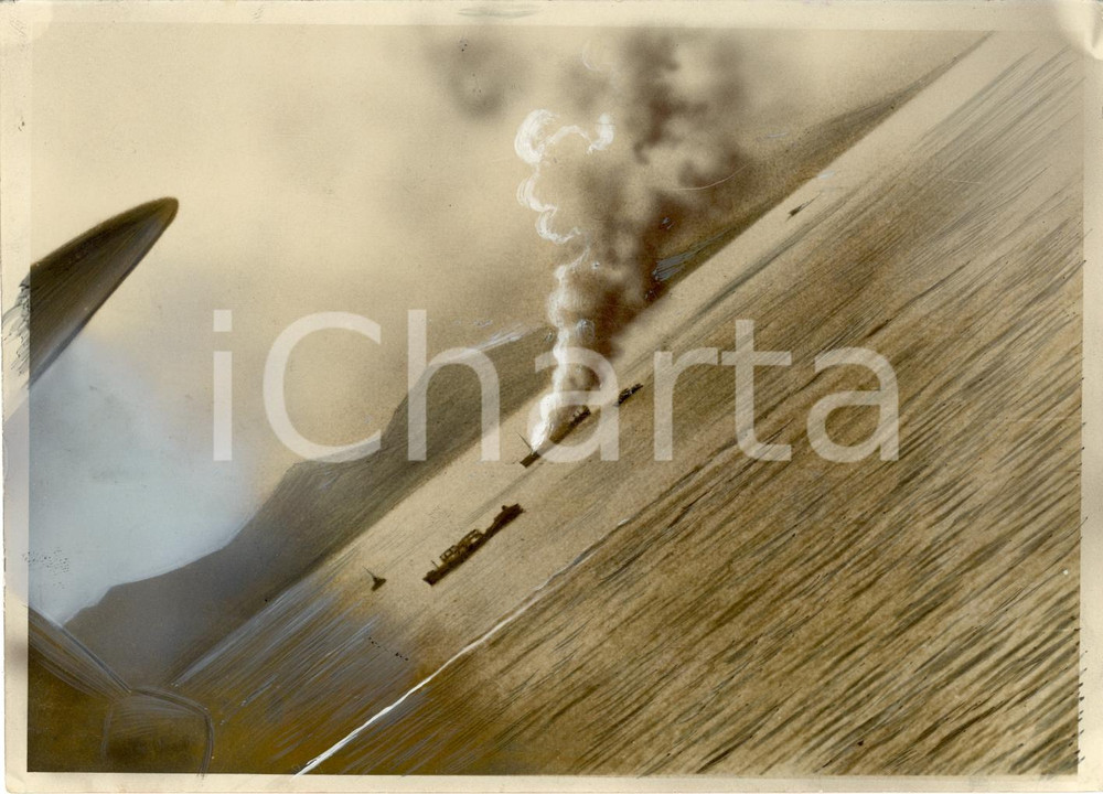 Fotografia d epoca originale 1942 ALGERIA WW2 Trasporti angloamericani attaccati da aviazione italiana FOTO 1