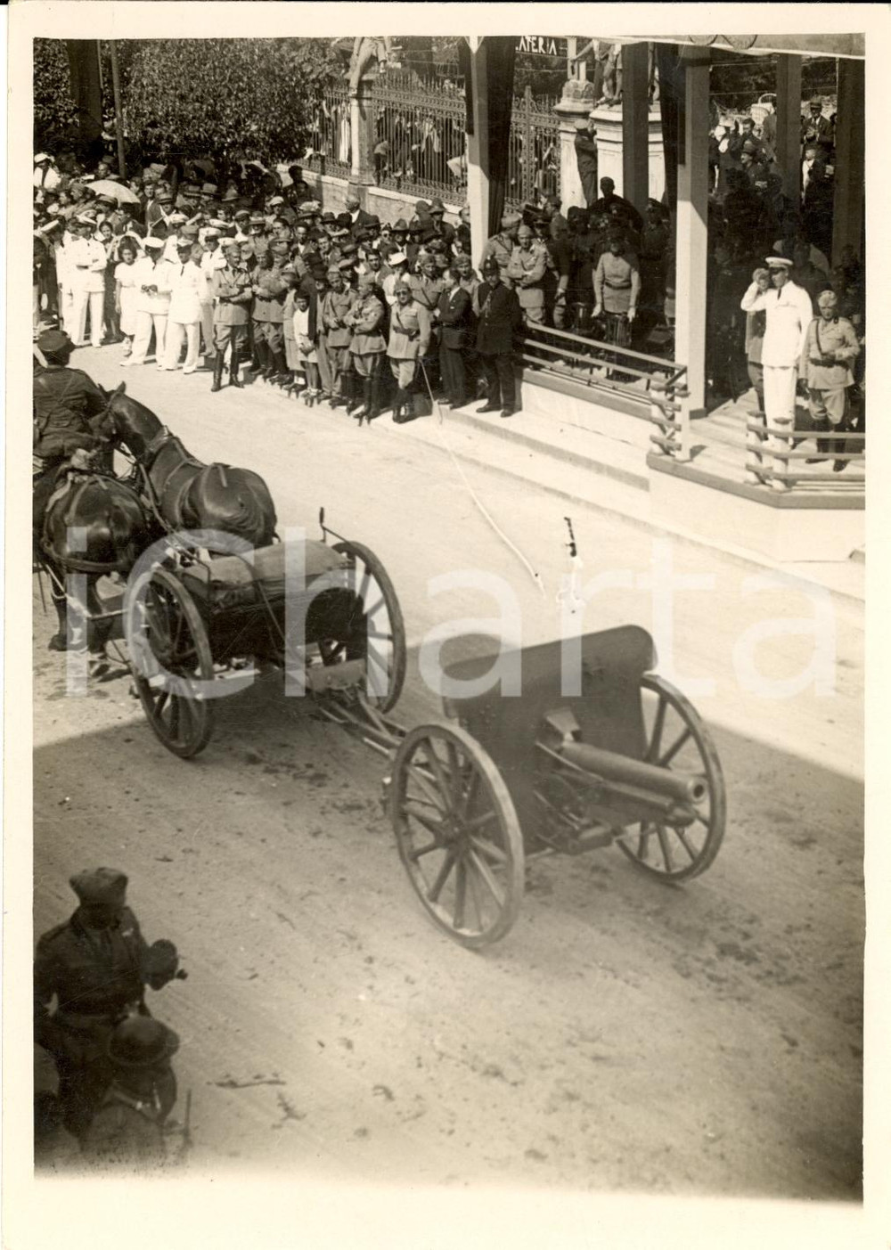 Fotografia d epoca originale 1937 TRAPANI Parata di cannoni per le GRANDI MANOVRE Fotografia 13x18 cm 1