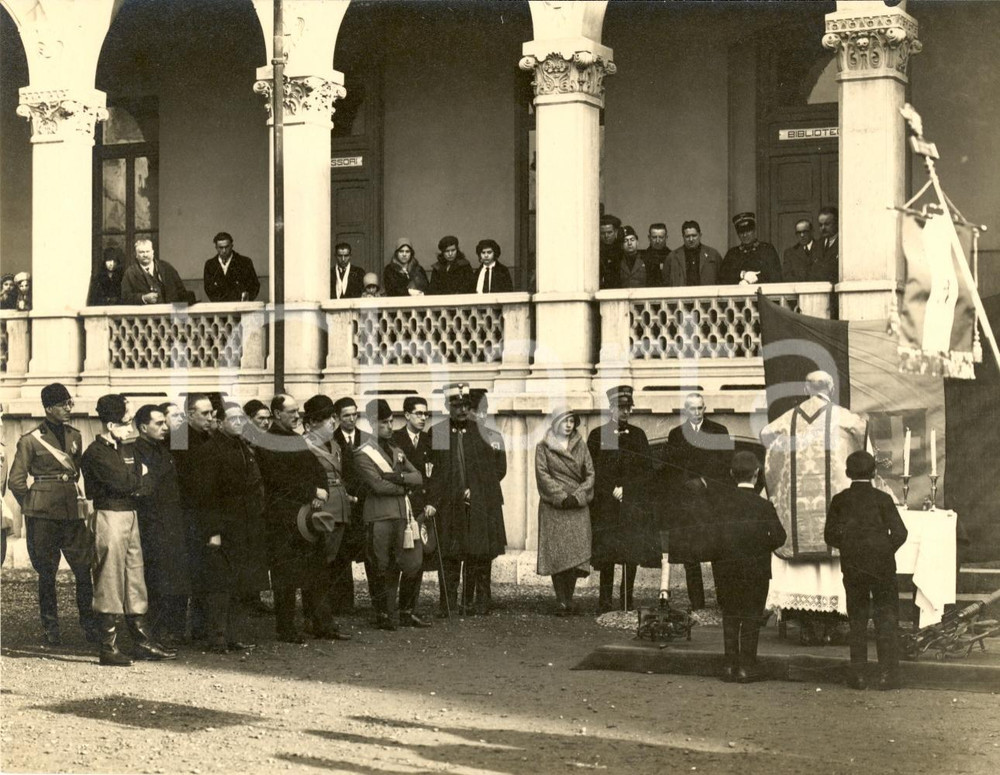 Fotografia d epoca originale 1931 MONZA Messa solenne con milizia PNF in un istituto scolastico Foto 16x13 1