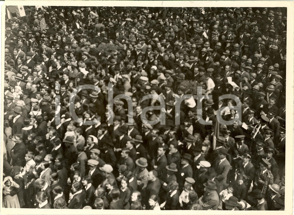 Fotografia d epoca originale 1935 RHO MI La folla ascolta Achille STARACE Foto 1